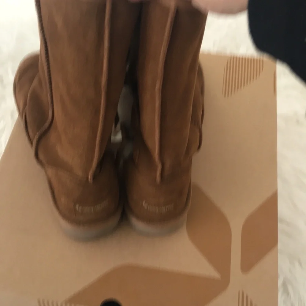 Ugg Koolaburra tan boots size 8 in box
